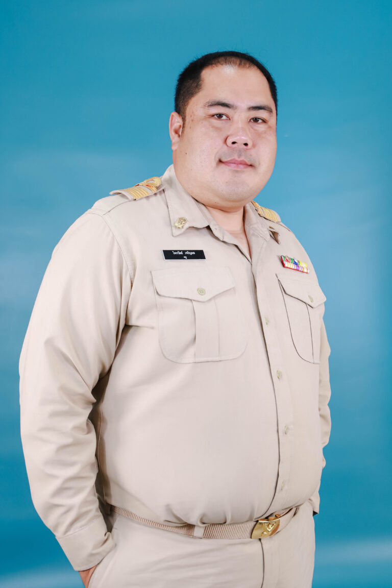 นายไพรวัลย์ เจริญผล